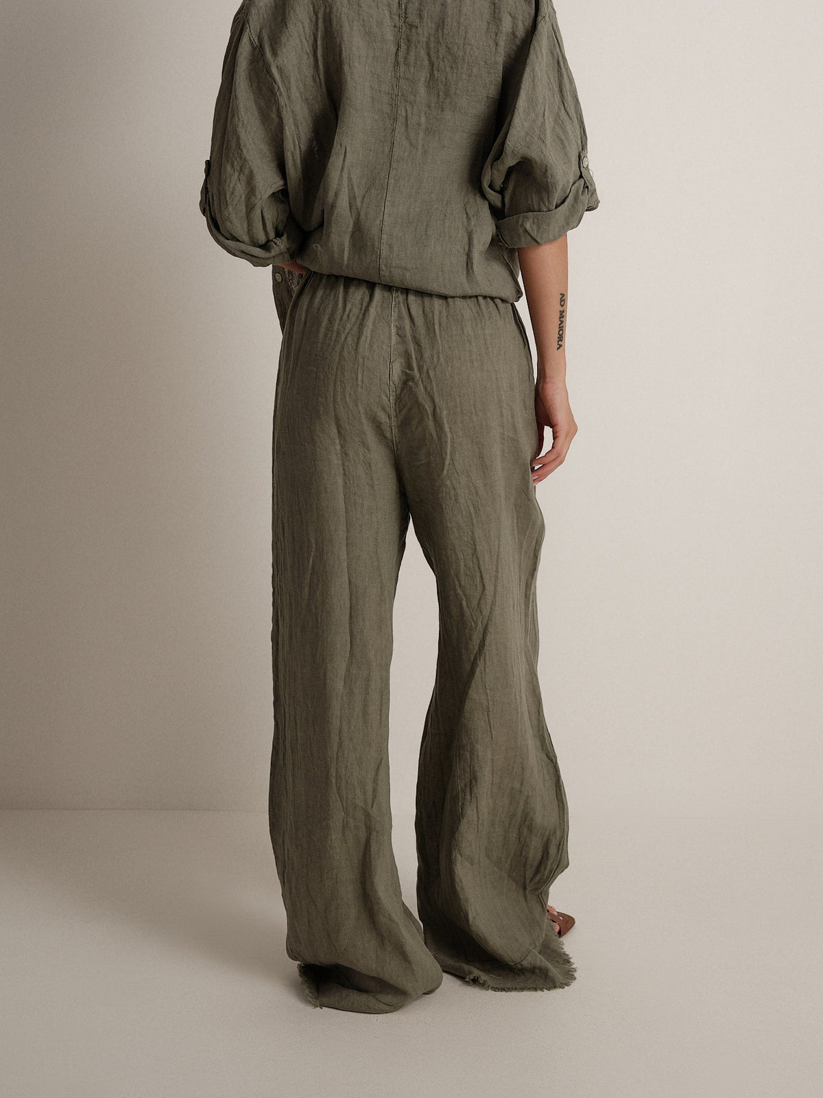 Pantalone in puro lino sfrangiato