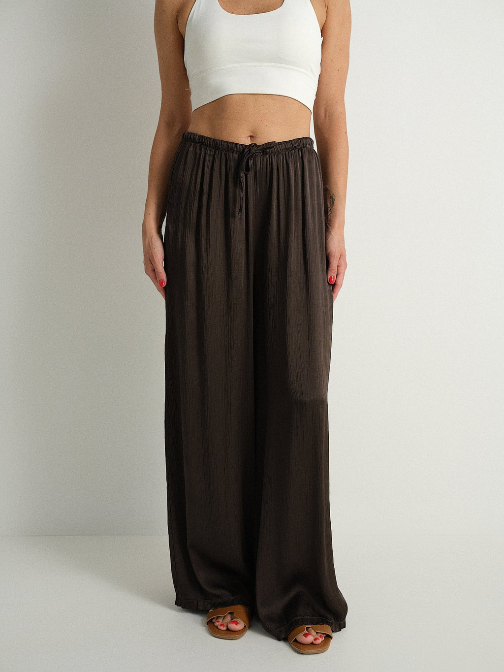 Pantalone wide leg goffrato aeterna