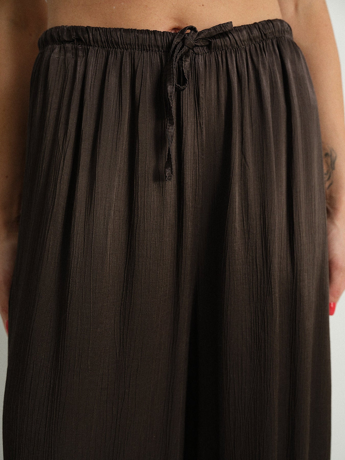 Pantalone wide leg goffrato aeterna